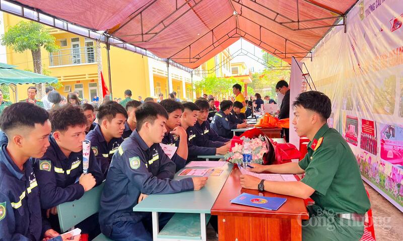 Trường Cao đẳng nghề số 21 - Binh đoàn 15 phối hợp cùng các doanh nghiệp, đơn vị tuyển dụng tổ chức Ngày hội việc làm - Kết nối doanh nghiệp năm 2026. Ảnh: Hiền Mai