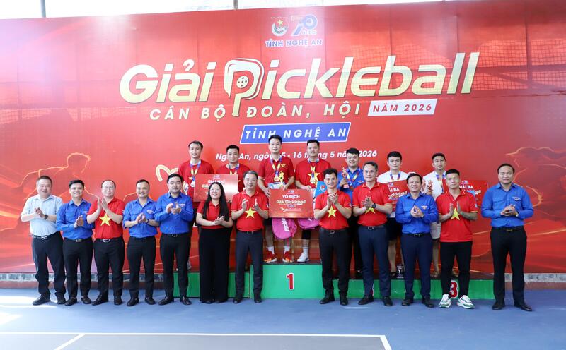 Trao giải pickleball cán bộ Đoàn, Hội năm 2026. Ảnh: Mai Liễu