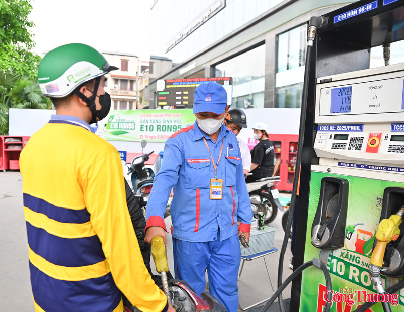Xăng sinh học E10 được triển khai trên địa bàn toàn quốc từ 1/6/2026. Ảnh: Nam Nguyễn