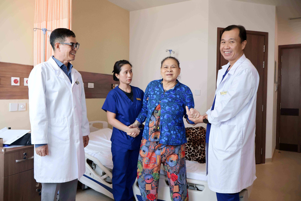Sau phẫu thuật, bệnh nhân hồi phục tốt, giảm đau rõ rệt và vận động cải thiện dần. anh-2.jpg