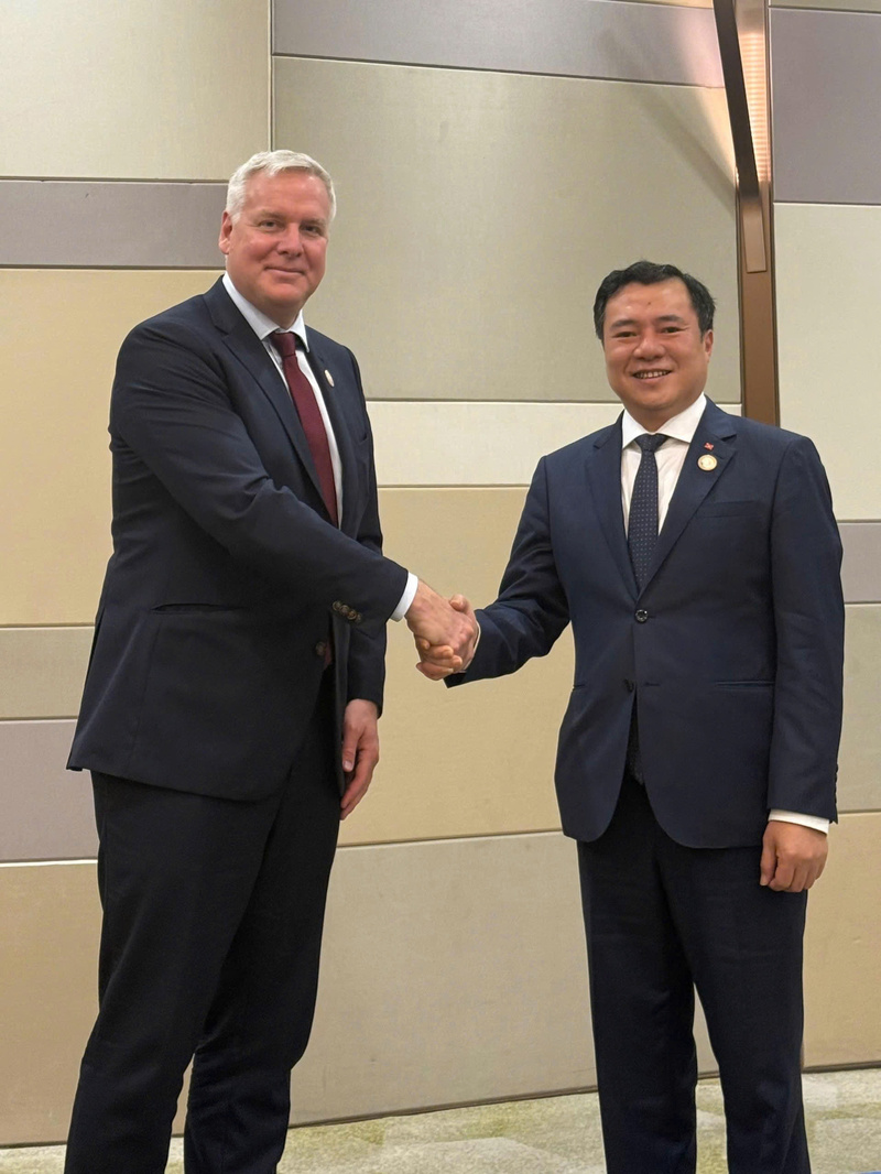 Thứ trưởng Nguyễn Sinh Nhật Tân và Thứ trưởng Glenn Purves. Ảnh: Vụ Chính sách thương mại đa biên