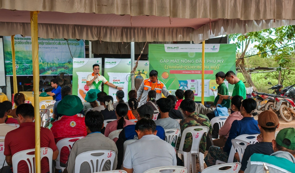 hoi-thao-ky-thuat-tai-vung-nguyen-lieu-mia-attapeu-thu-hut-dong-dao-nong-dan-dai-dien-chinh-quyen-dia-phuong-cung-cac-chuyen-gia-nong-nghiep-tham-du.jpg