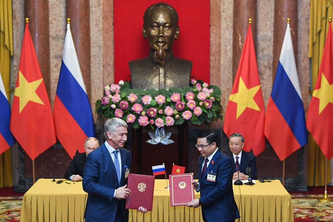 Chủ tịch nước Tô Lâm và Tổng thống Liên bang Nga Vladimir Putin chứng kiến lễ trao Bản ghi nhớ về hợp tác tại Việt Nam giữa Petrovietnam và Công ty cổ phần Novatek. năm 2024 Chủ tịch nước Tô Lâm và Tổng thống Liên bang Nga Vladimir Putin chứng kiến lễ trao Bản ghi nhớ về hợp tác tại Việt Nam giữa Petrovietnam và Công ty cổ phần Novatek. năm 2024