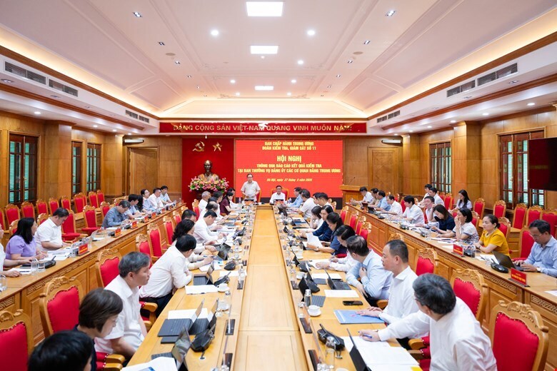Ủy viên Bộ Chính trị, Bí thư Đảng ủy Quốc hội, Chủ tịch Quốc hội Trần Thanh Mẫn - Trưởng Đoàn Kiểm tra, giám sát số 11 của Bộ Chính trị, Ban Bí thư đã chủ trì Hội nghị thông qua dự thảo báo cáo kết quả kiểm tra tại Ban Thường vụ Đảng ủy các cơ quan Đảng Trung ương. Ảnh: Quochoi.vn