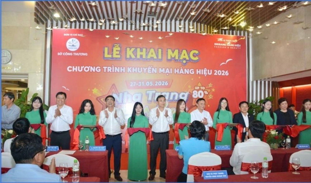 Các đại biểu cắt băng khai mạc chương trình Mega Sale 2026 Nha Trang. z7876451130055-697b789bff8e8fba0d6f2a41bfec97ea.jpg