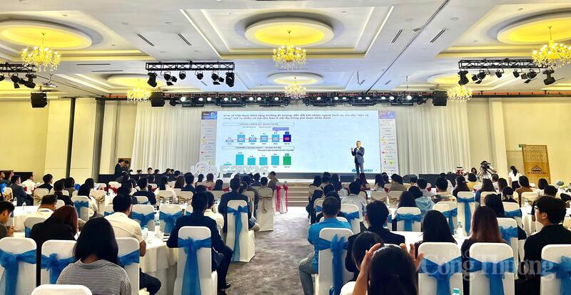 Diễn đàn Toàn cảnh Thương mại điện tử Việt Nam - VOBF 2026 với chủ đề “Agentic Commerce: Tăng trưởng thần tốc” thu hút đông đảo người tham dự.