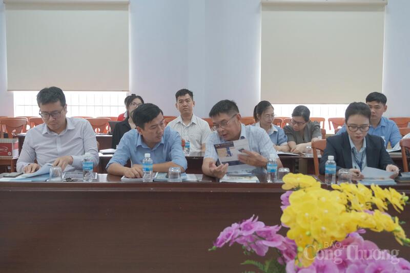 Khánh Hòa có hệ thống hạ tầng giao thông đồng bộ với sân bay quốc tế Cam Ranh, hệ thống cảng biển nước sâu gần tuyến hàng hải quốc tế như Vân Phong, Cam Ranh, Cà Ná và các tuyến giao thông huyết mạch kết nối liên vùng tạo điều kiện thuận lợi để khai thác tối đa bốn trụ cột động lực tăng trưởng kinh tế: Công nghiệp; năng lượng; du lịch, dịch vụ; đô thị, xây dựng. Ảnh: Duy Tín