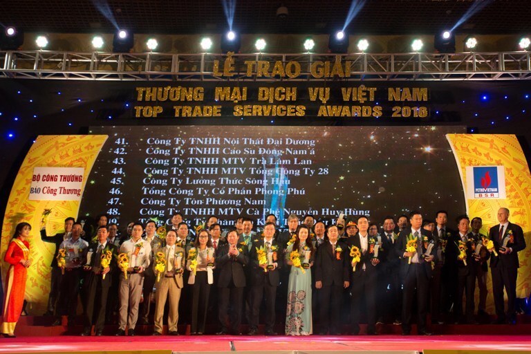 Doanh nghiệp được tôn vinh tại Giải thưởng Thương mại, Dịch vụ năm 2016. Ảnh: Cấn Dũng