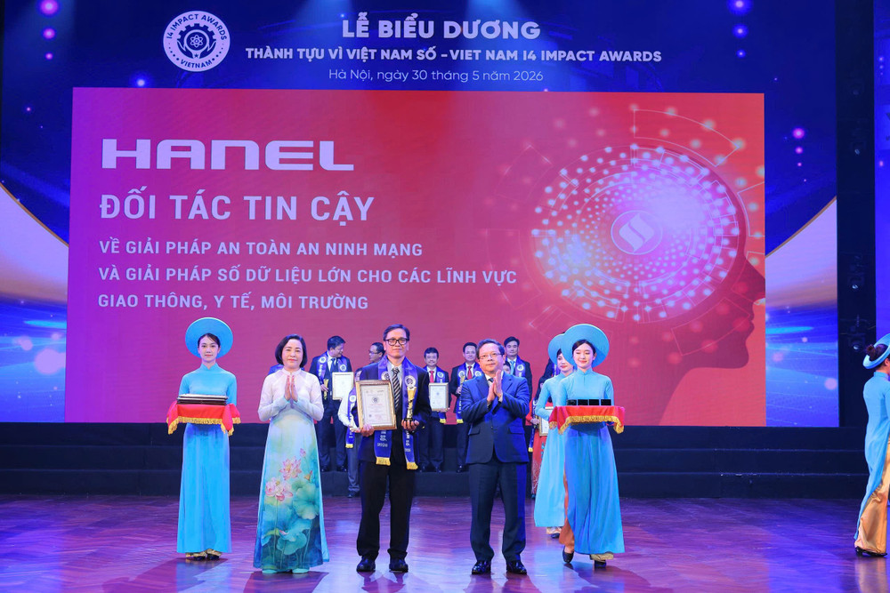 Tổng giám đốc Hanel Nguyễn Văn Hiếu nhận giải thưởng trong chương trình. tong-giam-doc-hanel-nguyen-van-hieu-nhan-giai-thuong-trong-chuong-trinh.jpg