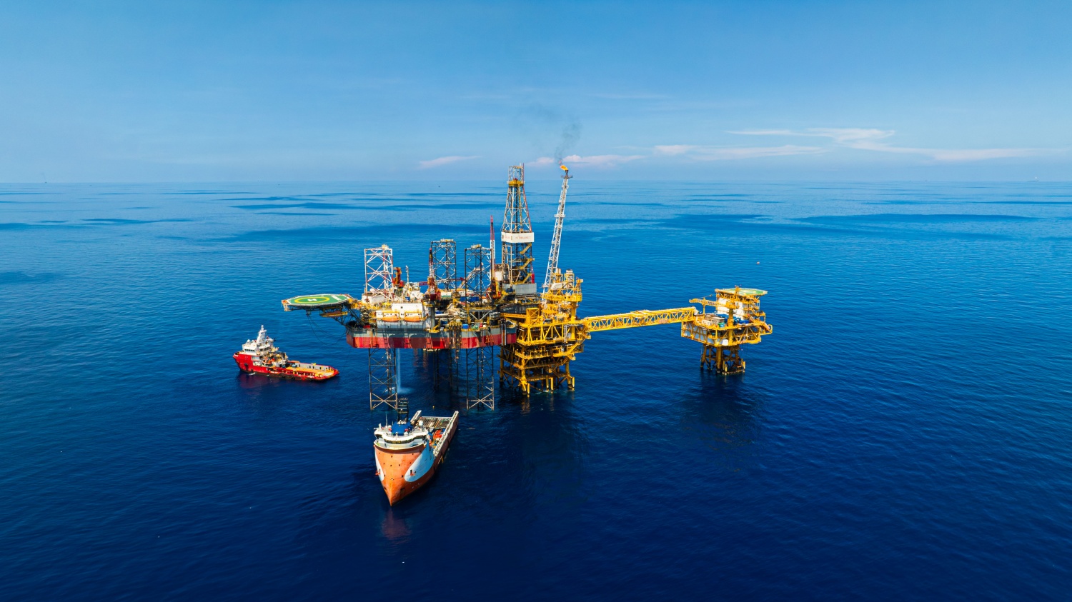 Dầu khí biển trước sức ép COP26: Chuyển đổi để giữ trụ cột an ninh năng lượng Dầu khí biển trước sức ép COP26: Chuyển đổi để giữ trụ cột an ninh năng lượng