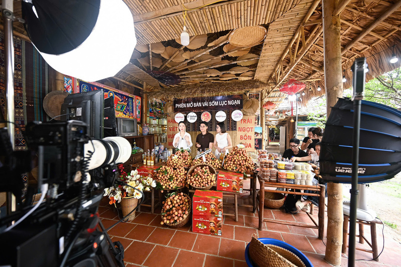 Ứng dụng livestream trên nền tảng số trở thành đòn bẩy hiệu quả giúp nâng cao giá trị và bứt tốc lượng tiêu thụ nông sản, sản phẩm làng nghề địa phương.