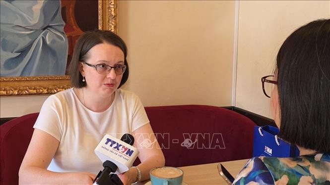 Phó giáo sư Ekaterina Koldunova trả lời phỏng vấn TTXVN tại Nga. Ảnh: Trần Hải/PV TTXVN tại Nga Phó giáo sư Ekaterina Koldunova trả lời phỏng vấn TTXVN tại Nga. Ảnh: Trần Hải/PV TTXVN tại Nga