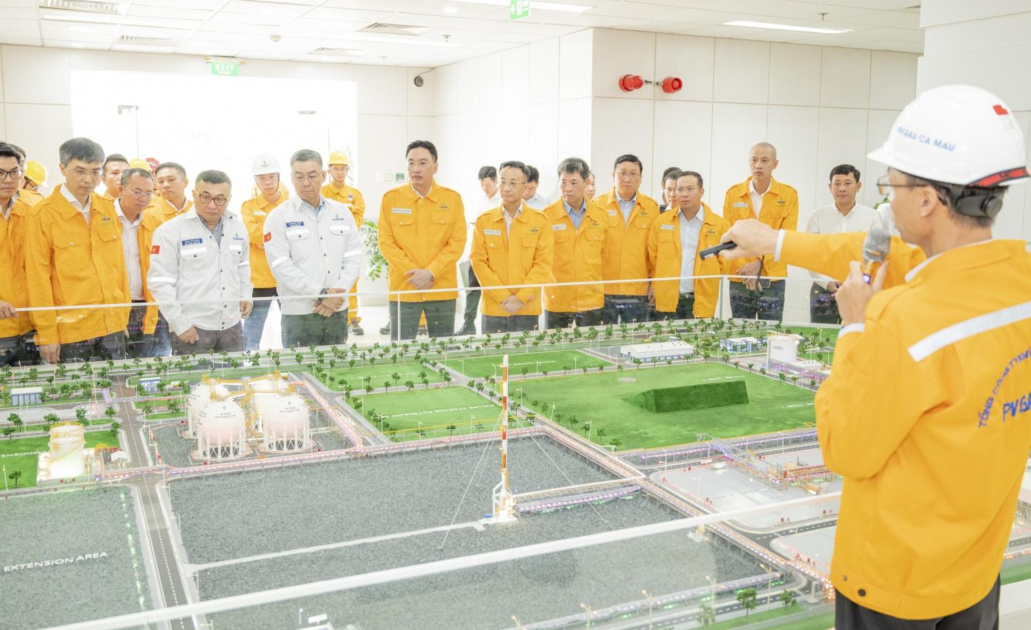 Tổng Giám đốc Petrovietnam Lê Mạnh Cường và đoàn công tác thăm Nhà máy Xử lý khí Cà Mau (GPP Cà Mau) Tổng Giám đốc Petrovietnam Lê Mạnh Cường và đoàn công tác thăm Nhà máy Xử lý khí Cà Mau (GPP Cà Mau)
