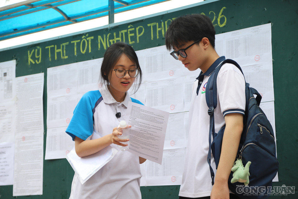 Thí sinh tại điểm thi THPT Yên Hòa. clo_br_img-5521.jpg