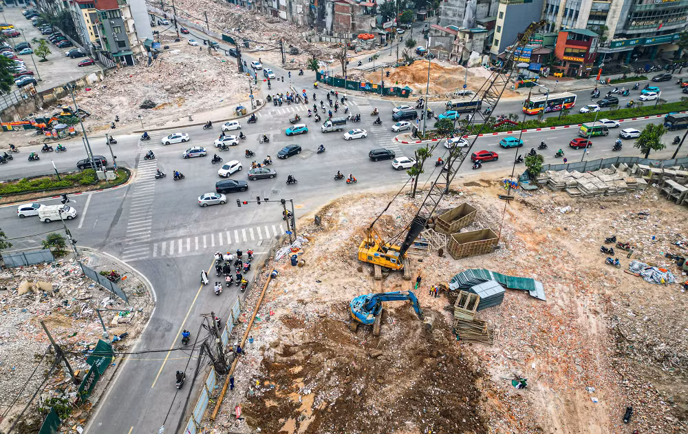 Hàng loạt dự án trọng điểm đang triển khai góp phần thay đổi diện mạo Thủ đô nhưng cũng gây áp lực lớn cho hệ thống hạ tầng môi trường. Ảnh: TL. anh-1hang-loat-du-an-trong-diem-dang-trien-khai-gop-phan-thay-doi-dien-mao-thu-do-nhung-cung-gay-ap-luc-lon-cho-he-thong-ha-tang-moi-truonganhtl.png