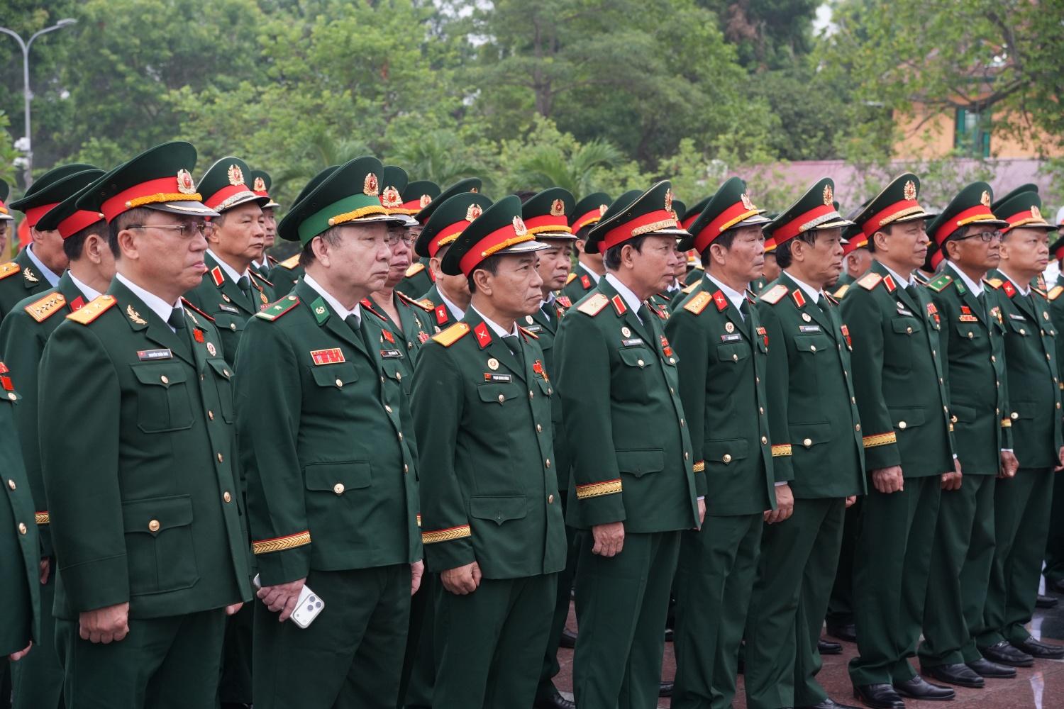 Đoàn đại biểu Hội CCB Petrovietnam vào Lăng viếng Chủ tịch Hồ Chí Minh trước thềm Đại hội CCB Việt Nam lần thứ VIII