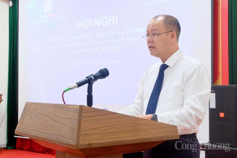 Giám đốc Công ty Điện lực Lai Châu Trần Kim Long phát biểu tại buổi lễ.