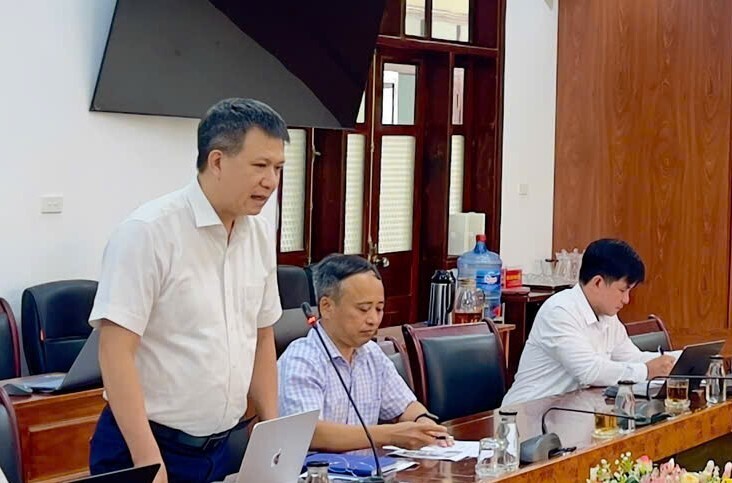 Ông Nguyễn Hữu Khánh, Phó Tổng giám đốc EVNCPC trao đổi, đánh giá hợp phần quy hoạch mạng lưới cấp điện trong Quy hoạch tỉnh Đắk Lắk thời kỳ 2021 - 2030, tầm nhìn đến năm 2050.