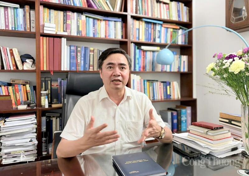 TS. Vũ Văn Tính, giảng viên Khoa Luật, Học viện Hành chính & Quản trị công, cố vấn Công ty Luật TNHH Salus. Ảnh: Đỗ Nga