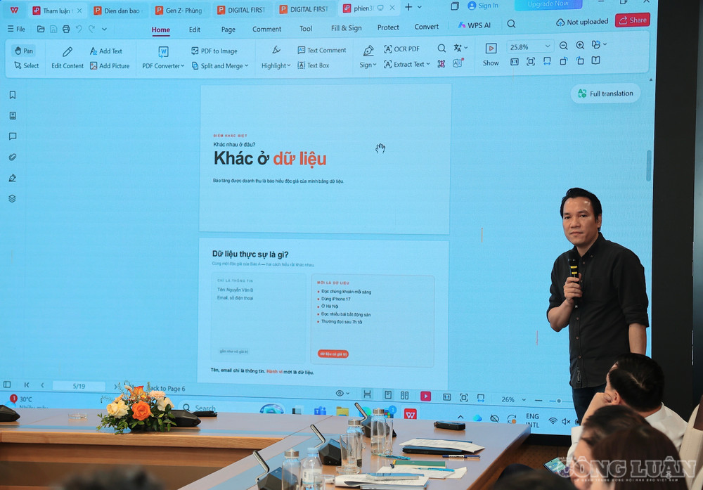 Ông Nguyễn Đăng Ngọc, Phó Tổng Giám đốc VCCorp trình bày tham luận với chủ đề "Phát triển doanh thu dựa trên dữ liệu và chuyển đổi số". Ảnh: Đình Trung clo_br_6f947b0e-bebc-4b81-8381-43862d7e29c1-1-201-a.jpg