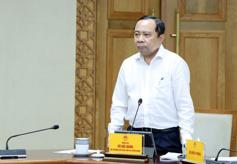 Bộ trưởng Bộ Khoa học và Công nghệ Vũ Hải Quân báo cáo tại cuộc họp - Ảnh: VGP