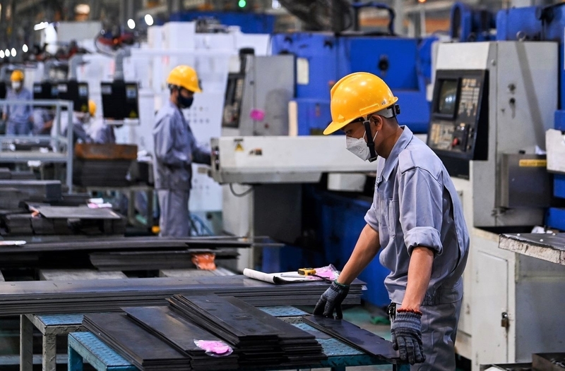 Công nghiệp vật liệu và công nghiệp cơ khí, chế tạo là hai bộ phận không thể tách rời, đóng vai trò “xương sống” cho toàn bộ nền kinh tế. Ảnh: Minh Quang