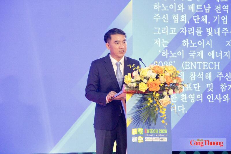 Ủy viên Ban Thường vụ Thành ủy, Phó Chủ tịch UBND thành phố Hà Nội Nguyễn Xuân Lưu phát biểu khai mạc. Ảnh: P.C