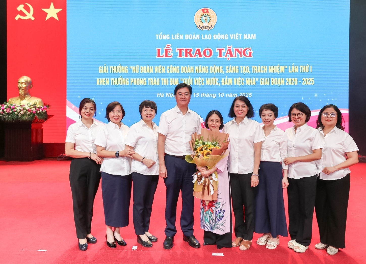 Do đặc thù của ngành Dầu khí là ngành công nghiệp mang đậm tính kỹ thuật, nặng nhọc nên nguồn lao động nữ có tỷ lệ thấp hơn các ngành nghề khác. Do đặc thù của ngành Dầu khí là ngành công nghiệp mang đậm tính kỹ thuật, nặng nhọc nên nguồn lao động nữ có tỷ lệ thấp hơn các ngành nghề khác.