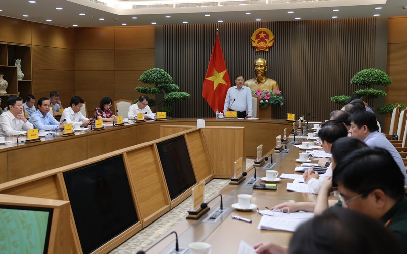 Phó Thủ tướng Thường trực yêu cầu đẩy nhanh tiến độ triển khai các dự án tuyến đường bộ cao tốc Hà Nội - Vientiane và tuyến đường sắt Vũng Áng – Vientiane - Ảnh: VGP/Phương Nguyên