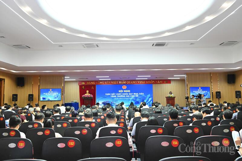 Toàn cảnh Hội nghị thúc đẩy xuất khẩu hướng tới mục tiêu tăng trưởng hai con số. Ảnh: Cấn Dũng