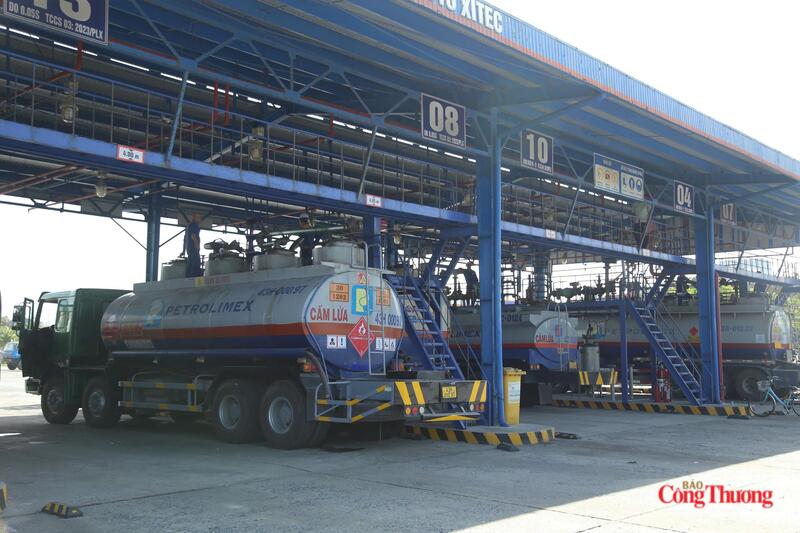 Petrolimex Đà Nẵng kích hoạt kịch bản an toàn mùa nắng nóng với các điều chỉnh nghiêm ngặt, hạn chế tối đa xuất nhập xăng dầu vào giờ cao điểm nắng nóng
