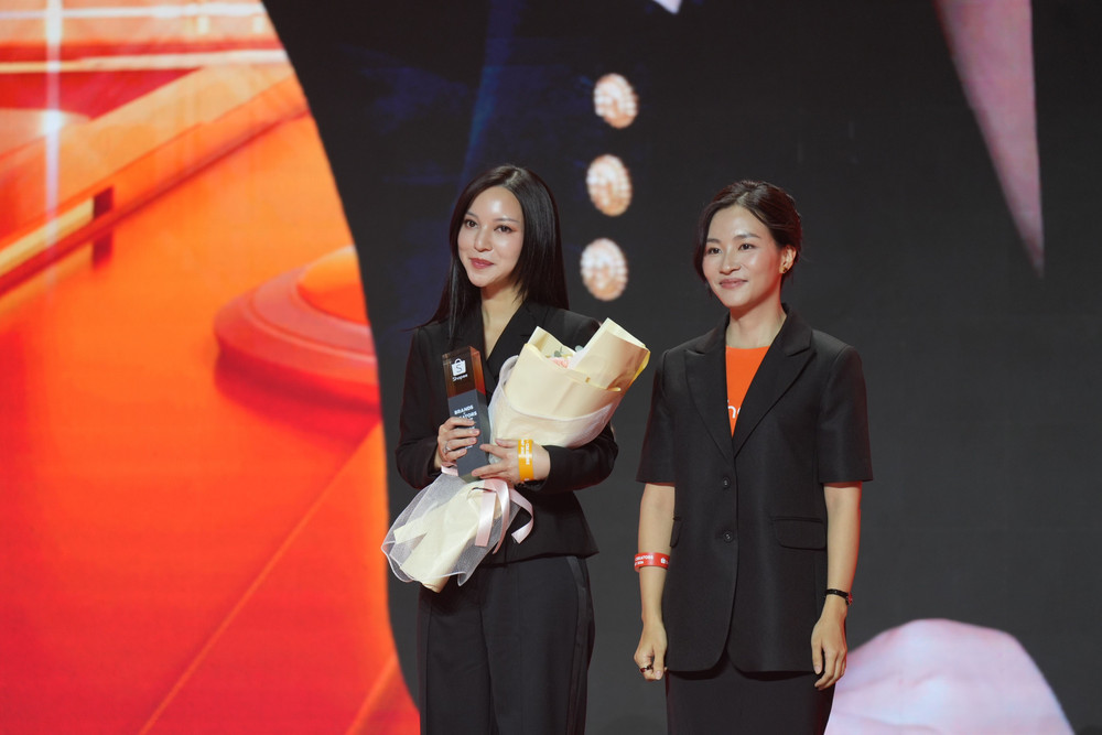 Shopee vinh danh Hannah Olala với giải thưởng 'Best Premium Livestream Star' năm thứ ba liên tiếp img-0465.jpg