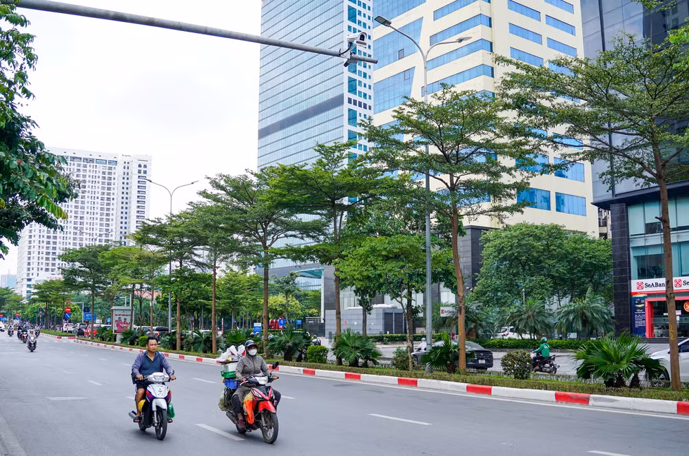 Tại nút giao thông thí điểm trên đường Phạm Văn Bạch (phường Cầu Giấy) có tất cả 12 camera giám sát giao thông. Ảnh: TL. phat-nguoi.png