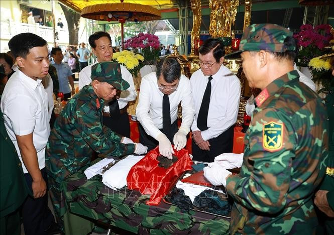 vna-potal-thu-tuong-du-le-trien-khai-tim-kiem-quy-tap-hai-cot-liet-si-tai-cong-vien-le-thi-rieng-phuong-hoa-hung-tp-ho-chi-minh-stand.jpg