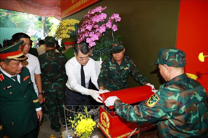 vna-potal-thu-tuong-du-le-trien-khai-tim-kiem-quy-tap-hai-cot-liet-si-tai-cong-vien-le-thi-rieng-phuong-hoa-hung-tp-ho-chi-minh-stand-1.jpg