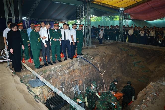 vna-potal-thu-tuong-du-le-trien-khai-tim-kiem-quy-tap-hai-cot-liet-si-tai-cong-vien-le-thi-rieng-phuong-hoa-hung-tp-ho-chi-minh-stand-2.jpg