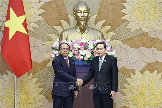 Chủ tịch Quốc hội Trần Thanh Mẫn tiếp Tổng Chưởng lý Malaysia Tan Sri Mohd Dusuki Mokhtar. Ảnh: Doãn Tấn/TTXVN. 51.jpg