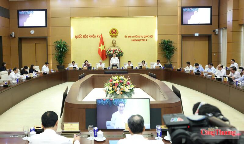 Chủ tịch Quốc hội Trần Thanh Mẫn chủ trì Phiên họp thứ 4 của Ủy ban Thường vụ Quốc hội.