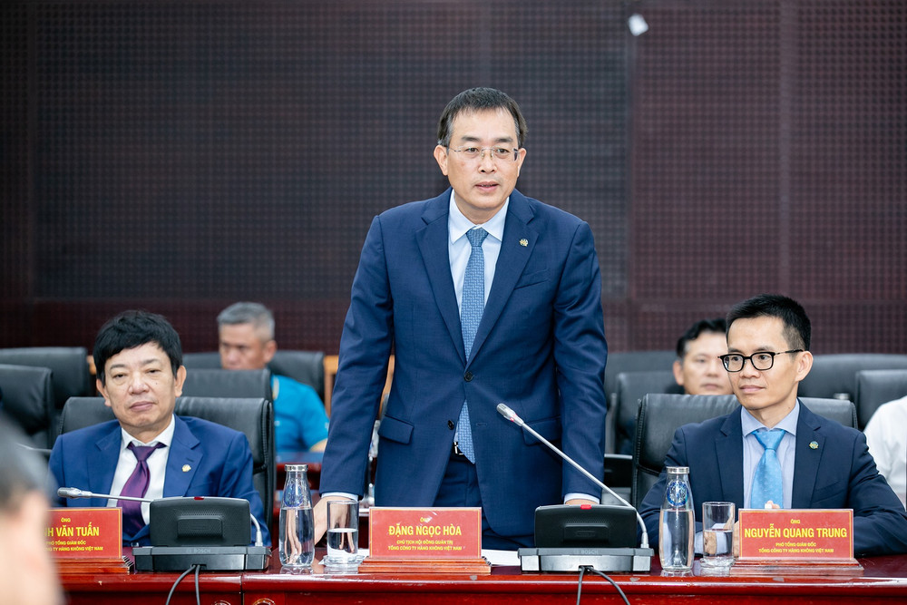 4-ong-dang-ngoc-hoa-chu-tich-hdqt-vietnam-airlines-phat-bieu-tai-le-ky-ket.jpg