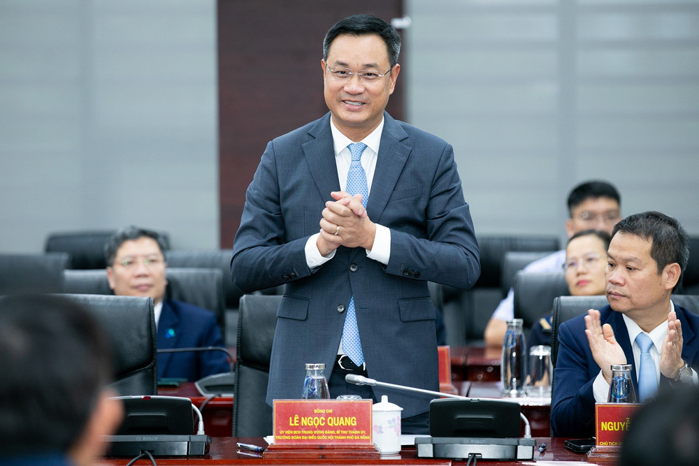 3-ong-le-ngoc-quang-uy-vien-trung-uong-dang-bi-thu-thanh-uy-tp-da-nang-tai-le-ky-ket.jpg