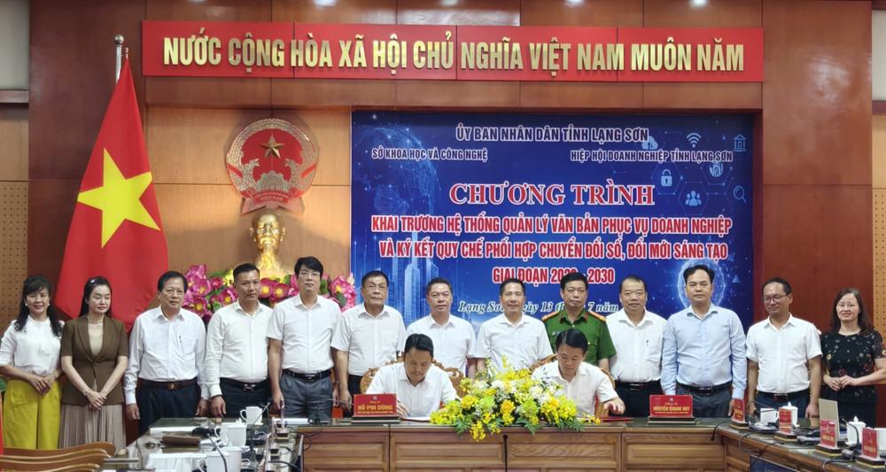 Nghi thức ký kết Quy chế phối hợp chuyển đổi số, đổi mới sáng tạo giai đoạn 2026 - 2030 giữa Sở Khoa học và Công nghệ và Hiệp hội Doanh nghiệp tỉnh Lạng Sơn - Ảnh: LS 1000054832.jpg