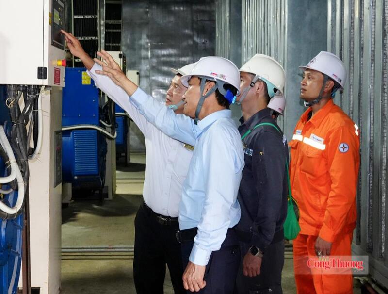 Máy phát điện chạy dầu công suất 6MW tại Quần thể FLC Sầm Sơn, Thanh Hoá. Ảnh: Quốc Anh