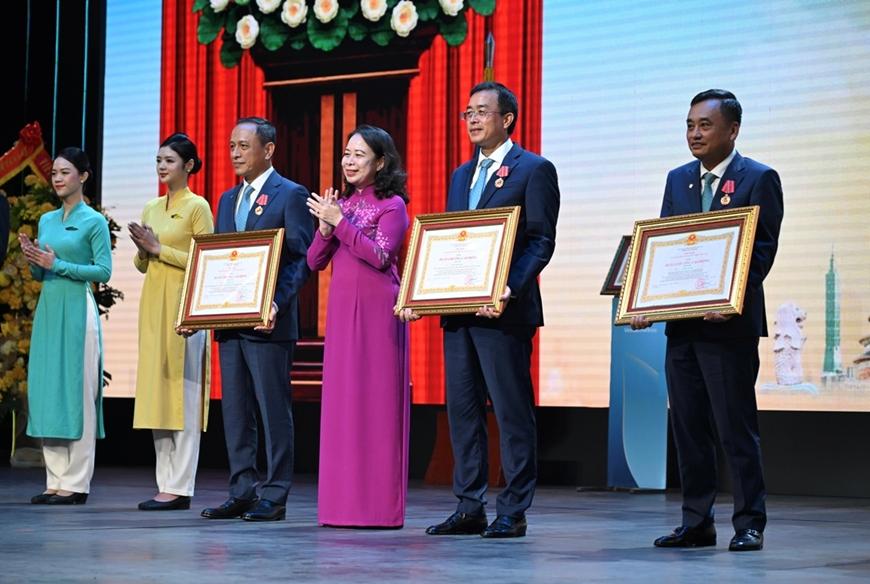 Vietnam Airlines đón nhận Huân chương Lao động hạng Ba và Bằng khen của Thủ tướng Chính phủ
