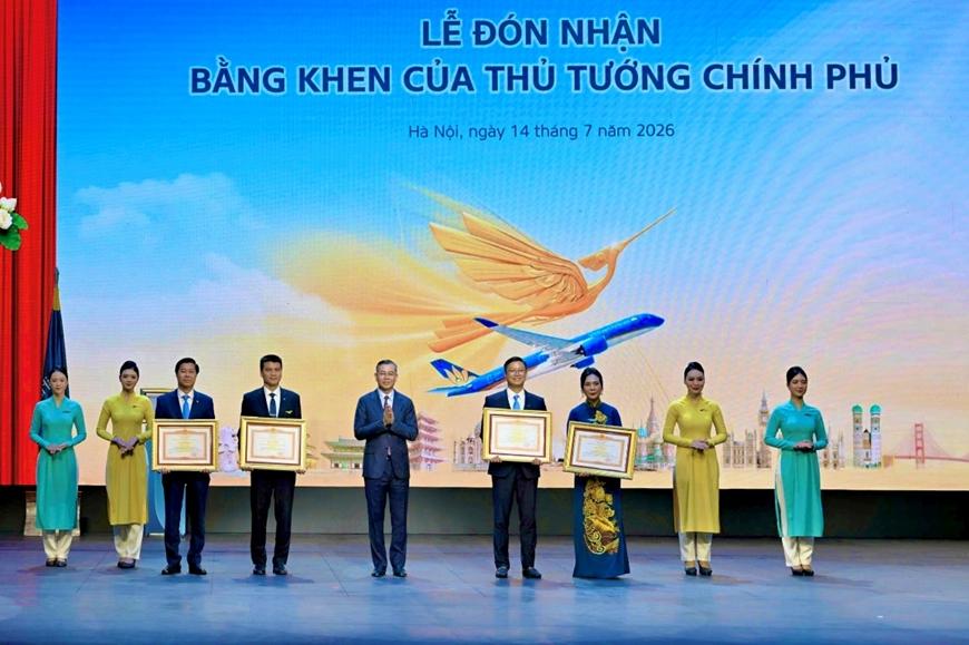 Vietnam Airlines đón nhận Huân chương Lao động hạng Ba và Bằng khen của Thủ tướng Chính phủ