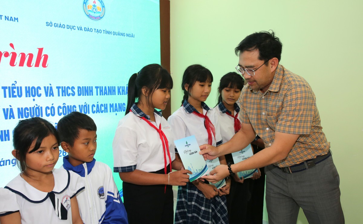 BSR thực hiện chuỗi hoạt động an sinh xã hội và tài trợ giáo dục tại Quảng Ngãi BSR thực hiện chuỗi hoạt động an sinh xã hội và tài trợ giáo dục tại Quảng Ngãi