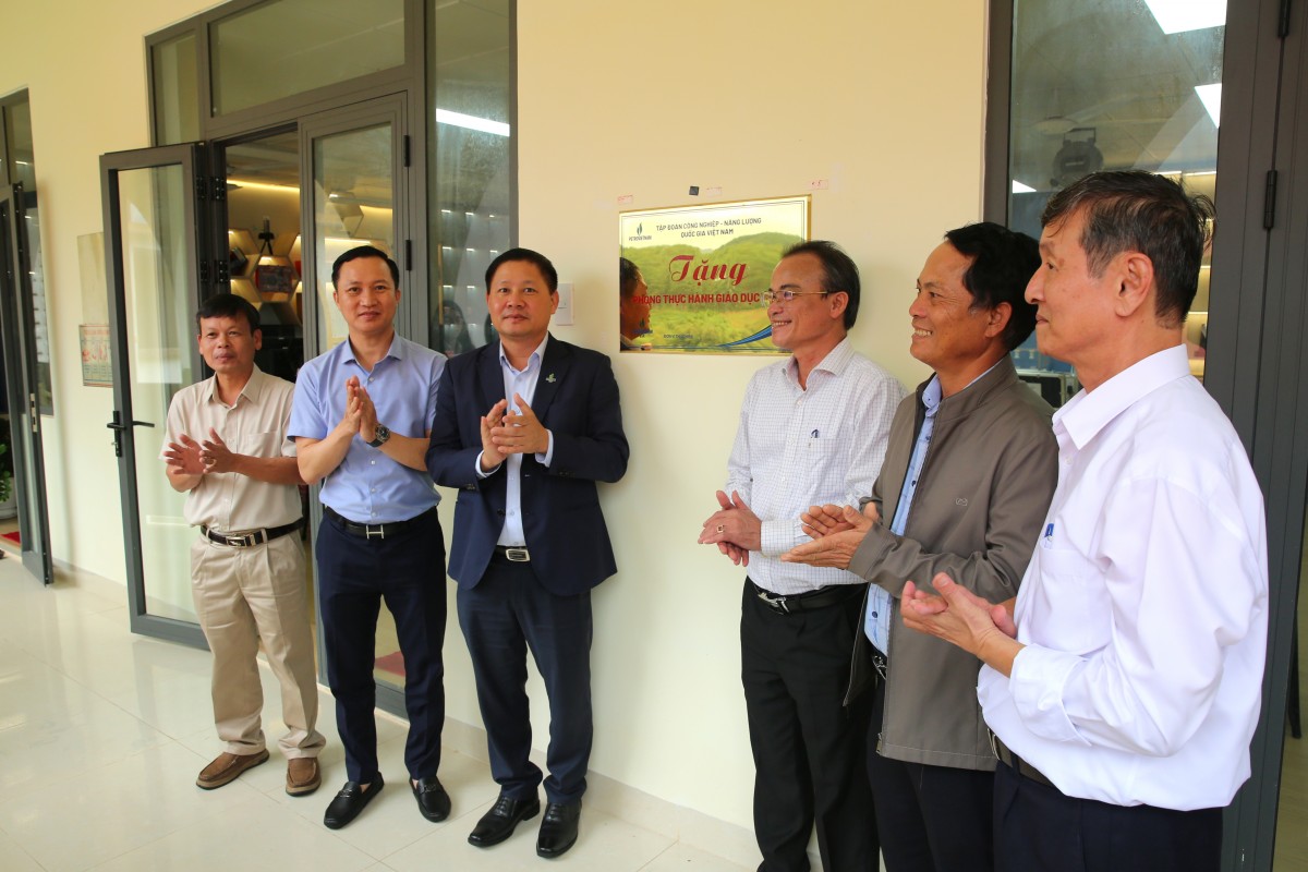BSR thực hiện chuỗi hoạt động an sinh xã hội và tài trợ giáo dục tại Quảng Ngãi BSR thực hiện chuỗi hoạt động an sinh xã hội và tài trợ giáo dục tại Quảng Ngãi
