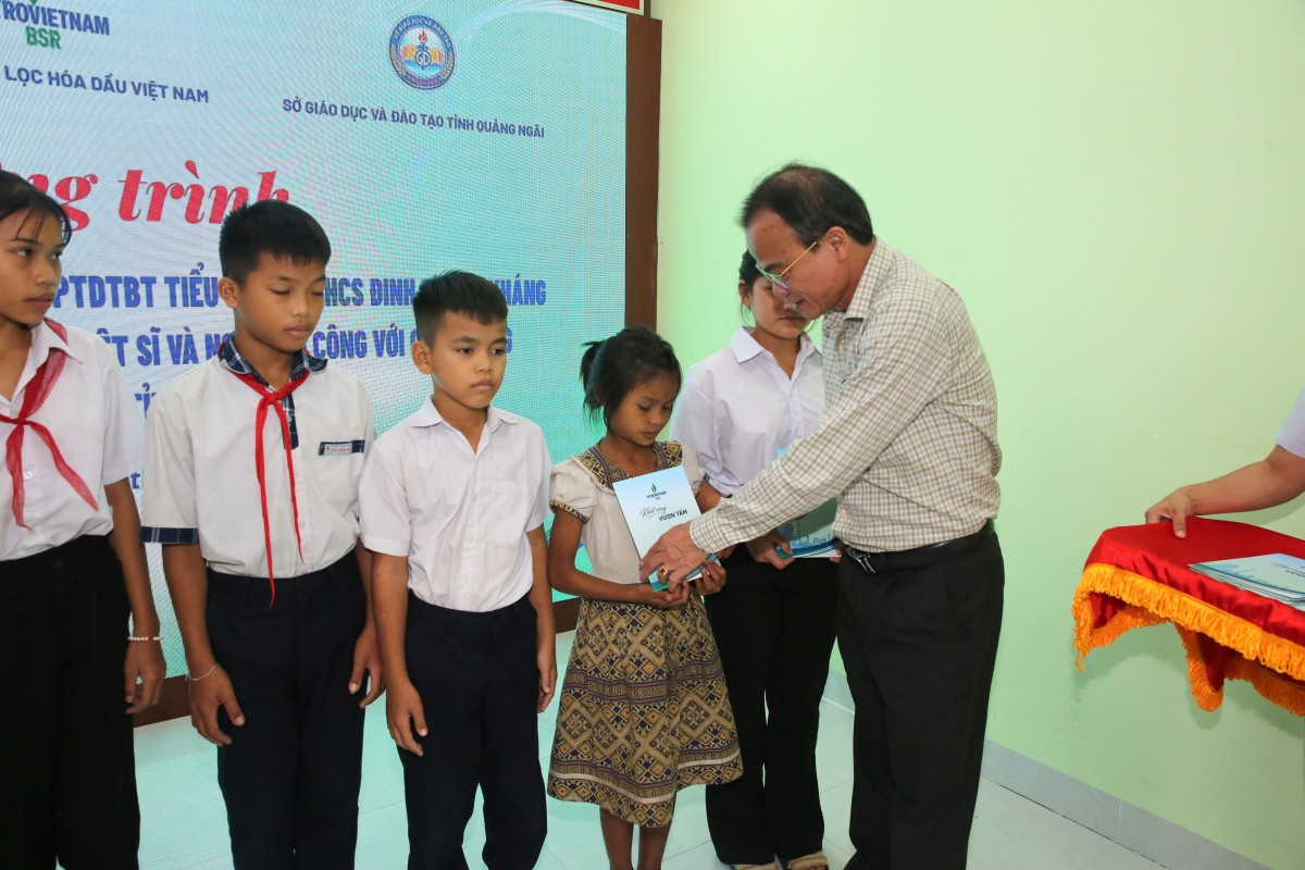 BSR thực hiện chuỗi hoạt động an sinh xã hội và tài trợ giáo dục tại Quảng Ngãi BSR thực hiện chuỗi hoạt động an sinh xã hội và tài trợ giáo dục tại Quảng Ngãi