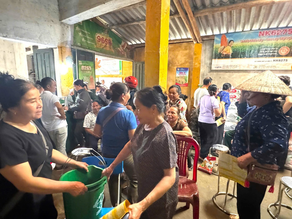 Điểm nổi bật trong cách triển khai của chương trình là sự kết hợp giữa hoạt động tri ân khách hàng và hỗ trợ kiến thức sản xuất cho bà con nông dân b3.jpg
