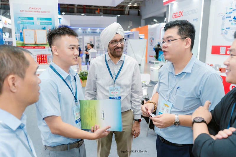 Gian hàng của GELEX Electric thu hút đông đảo khách tham quan quốc tế.