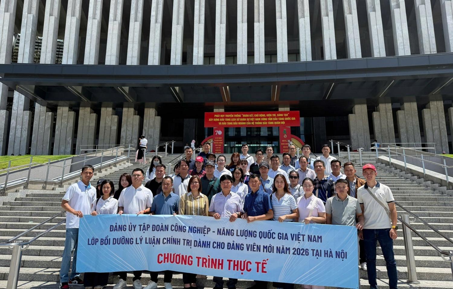 Học viên lớp bồi dưỡng đảng viên mới Petrovietnam học tập thực tế, bồi đắp lý tưởng cách mạng Học viên lớp bồi dưỡng đảng viên mới Petrovietnam học tập thực tế, bồi đắp lý tưởng cách mạng